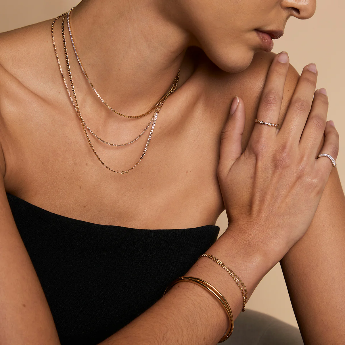 Crossover Illusion Bangle in Gold - Image 4