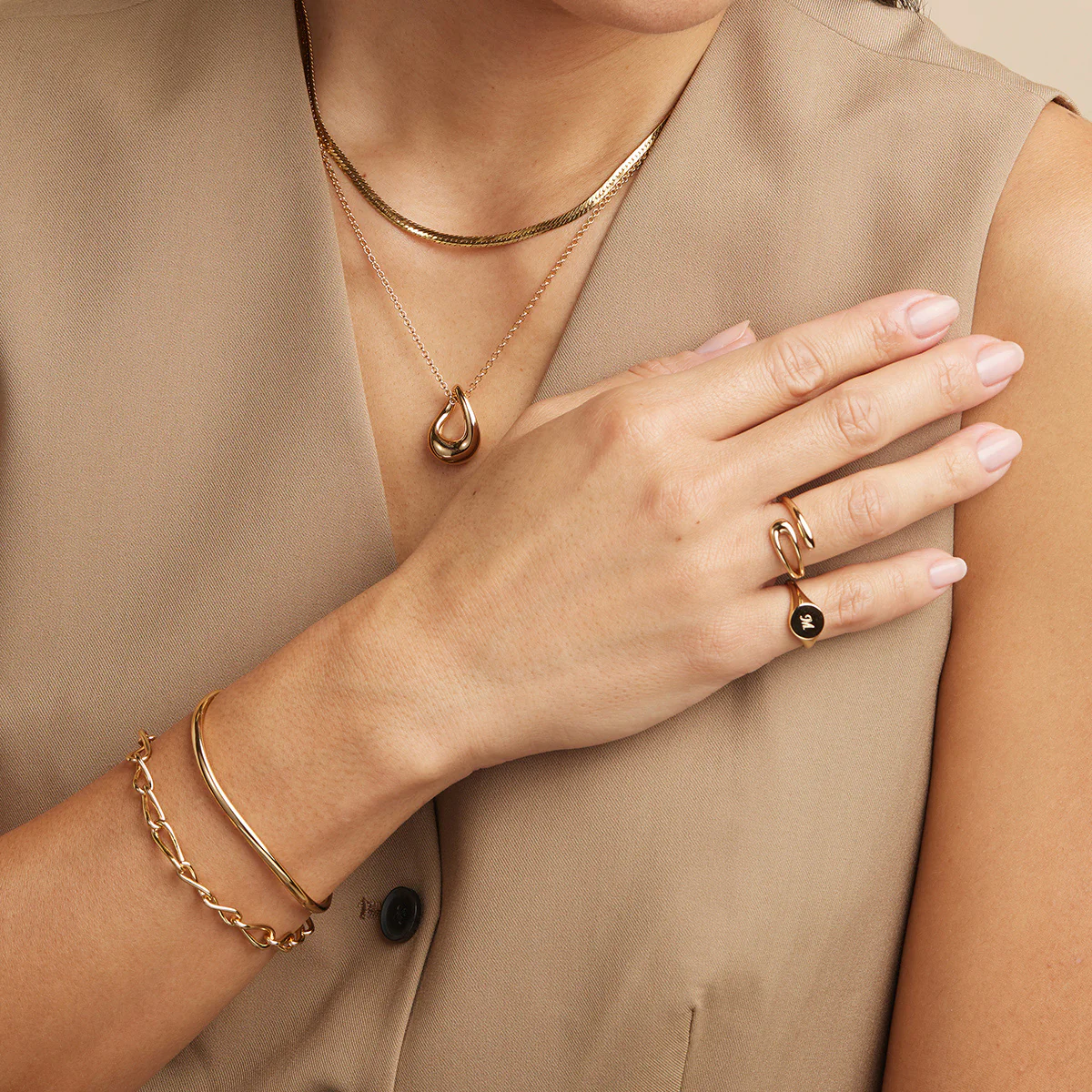 Infinite Chain Bracelet in Gold - Image 6